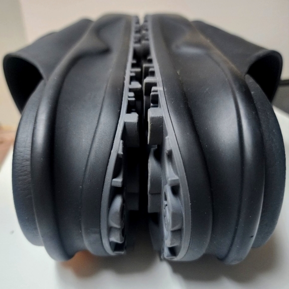 SOLD Men's Gucci Slides Authentic GG embossed rubber flatform slides - Picture 15 of 17